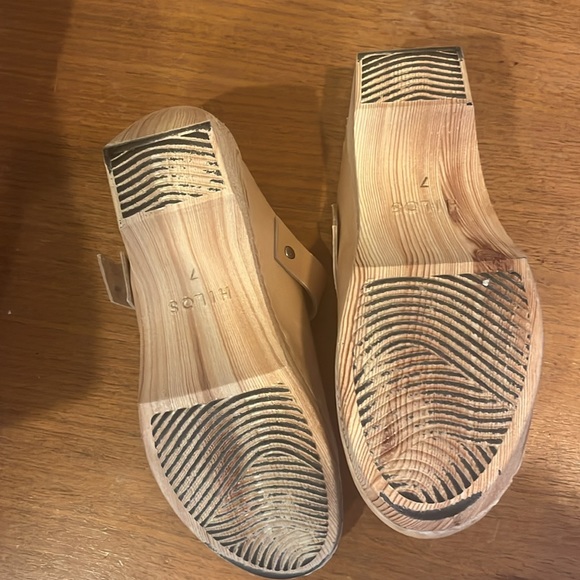 Hilo’s Clogs - Picture 2 of 3
